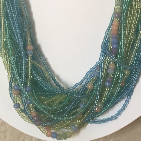 Set of Seed Bead Necklace with Earrings - Picture 5 of 6